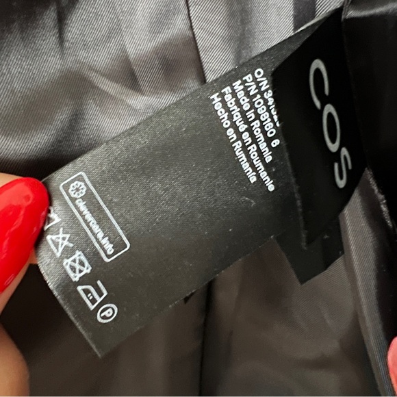 COS Slim-Fit Waisted Wool-Blend Blazer - Picture 4 of 7